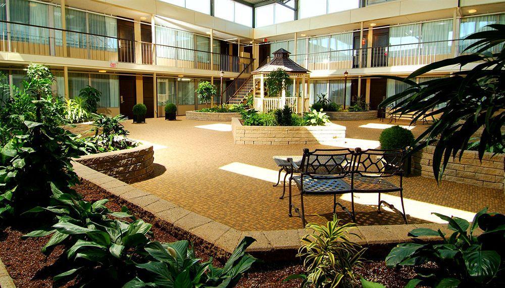 Skyline Hotel & Waterpark Niagara Falls Exterior photo