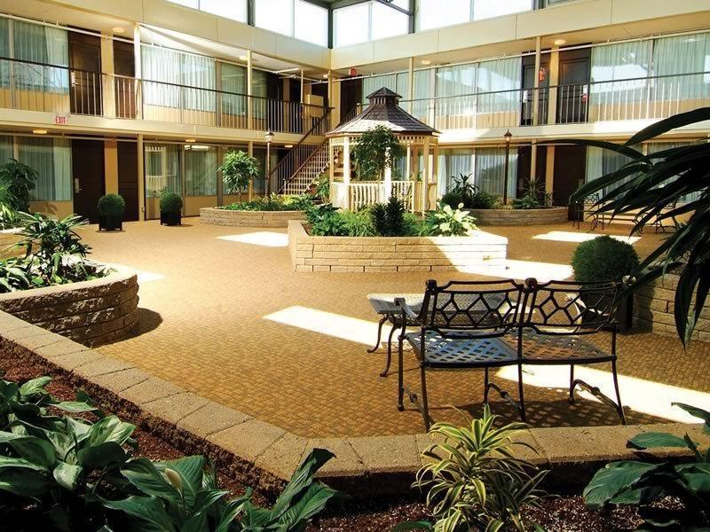 Skyline Hotel & Waterpark Niagara Falls Exterior photo