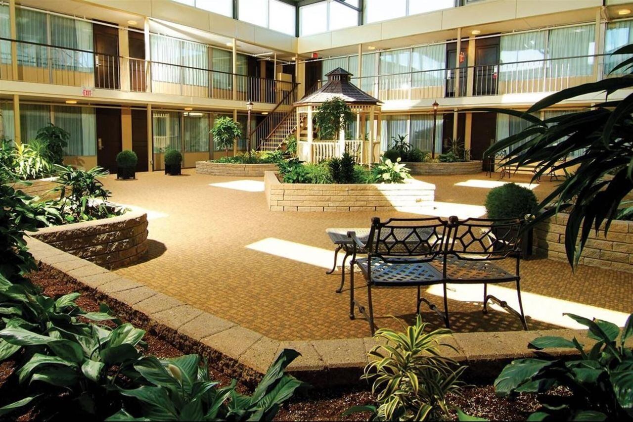 Skyline Hotel & Waterpark Niagara Falls Exterior photo